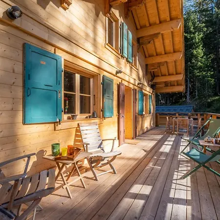 Superb Chalet With Balcony And Large Garden Chalet