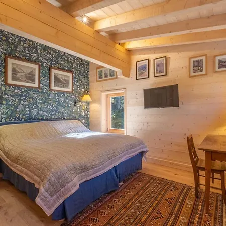 Chalet Superb Chalet With Balcony And Large Garden