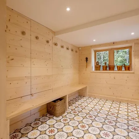 Superb Chalet With Balcony And Large Garden Chalet